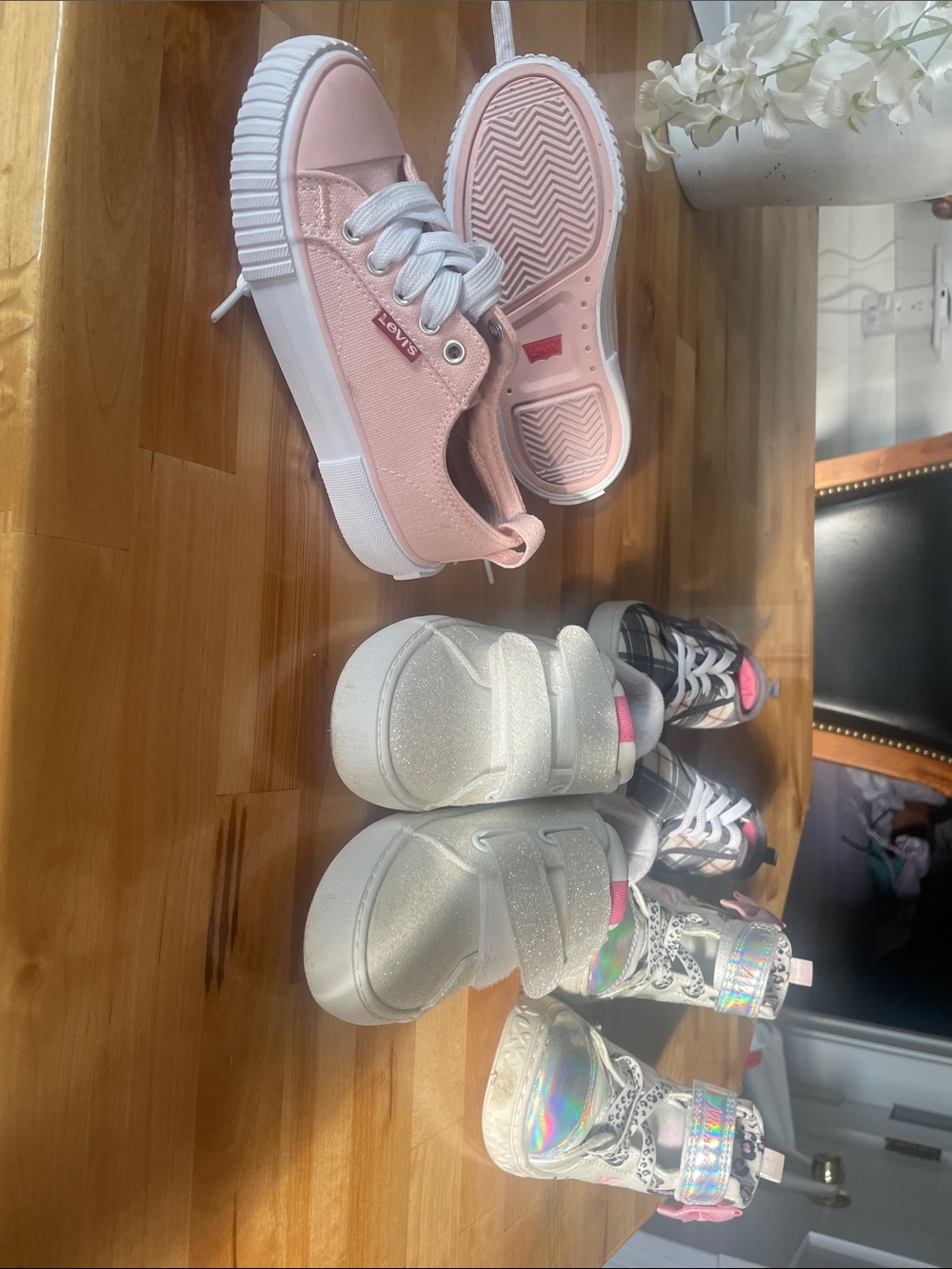 Levi's Pink Canvas Low-Top Kids Sneakers with White Laces